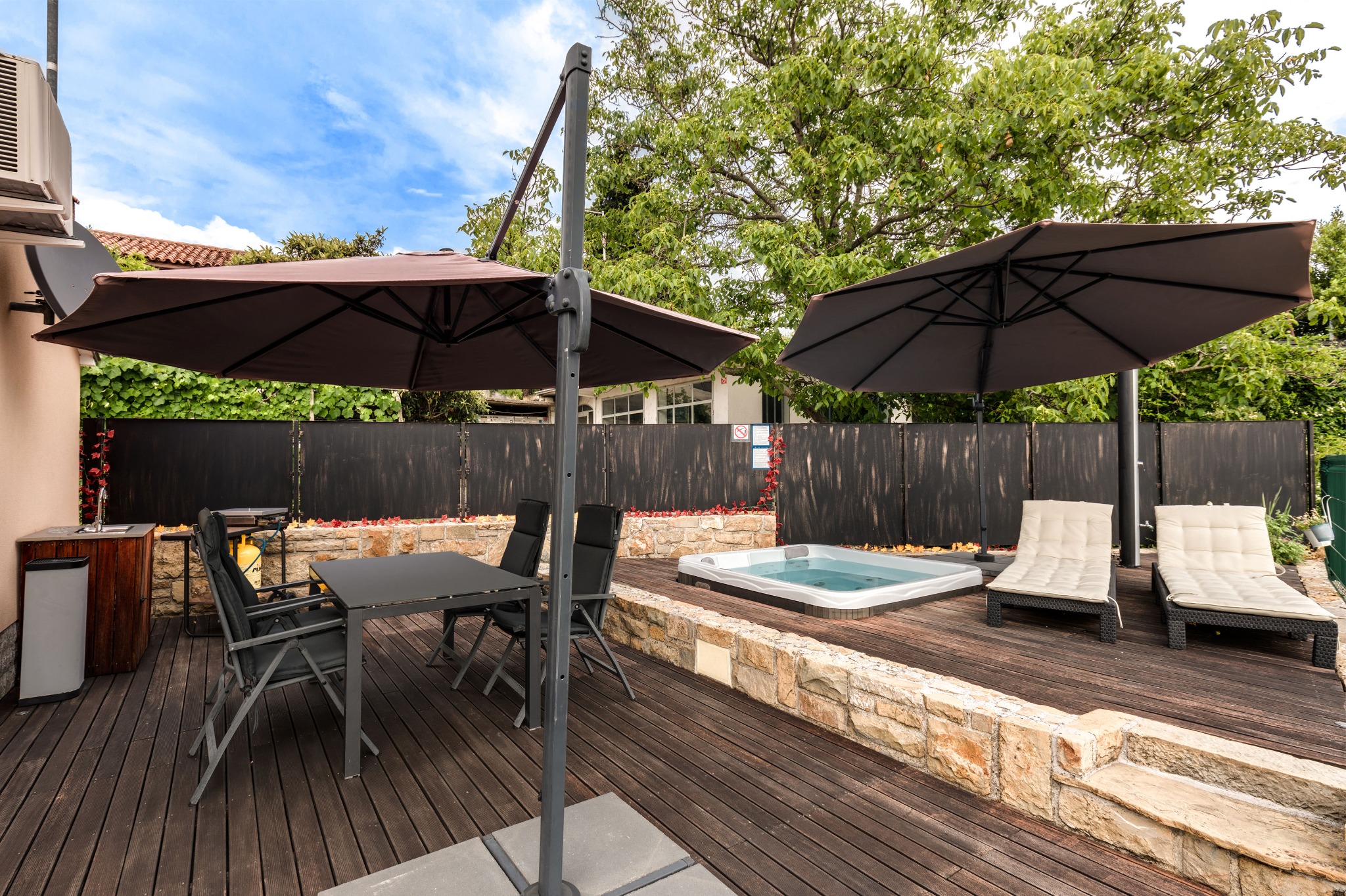 Casa Badiha jacuzzi in razgled